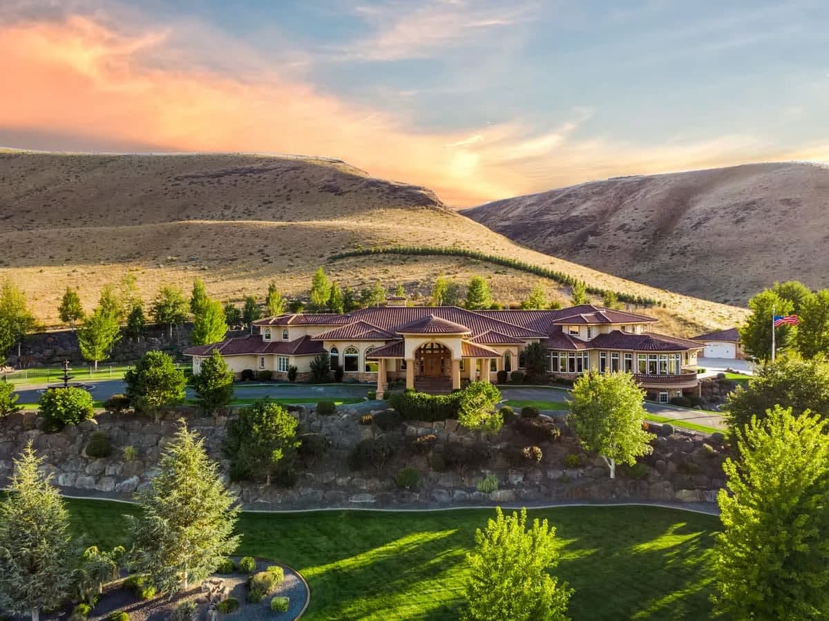 Wine Country Estate in Kennewick, WA